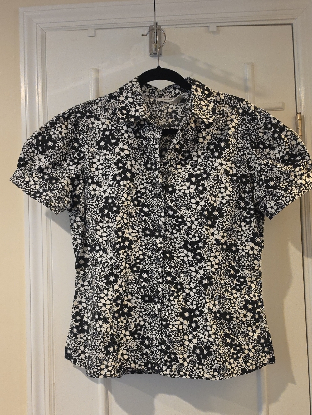 Harve Benard Black & White Floral Button-Up Blouse - Sz L